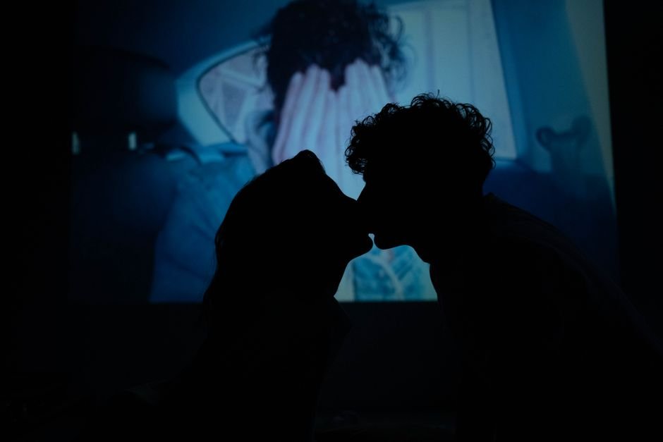 Sonhar beijando um desconhecido