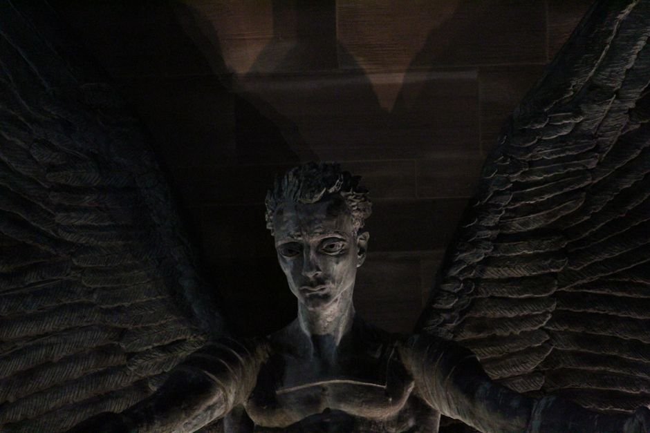 Sonhar com anjo caído ou anjo escuro