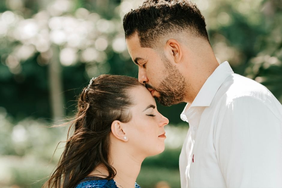 Sonhar com beijo na testa