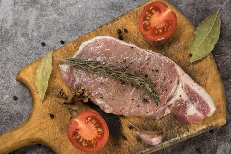 Sonhar com Carne: Crua, Assada ou Estragada — O Que Significa?