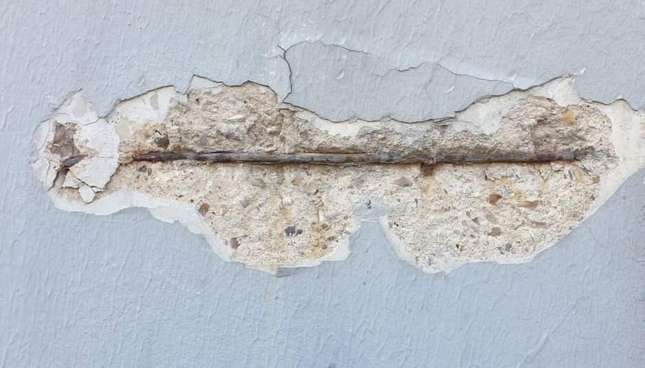 Sonhar com casa nova com defeitos escondidos