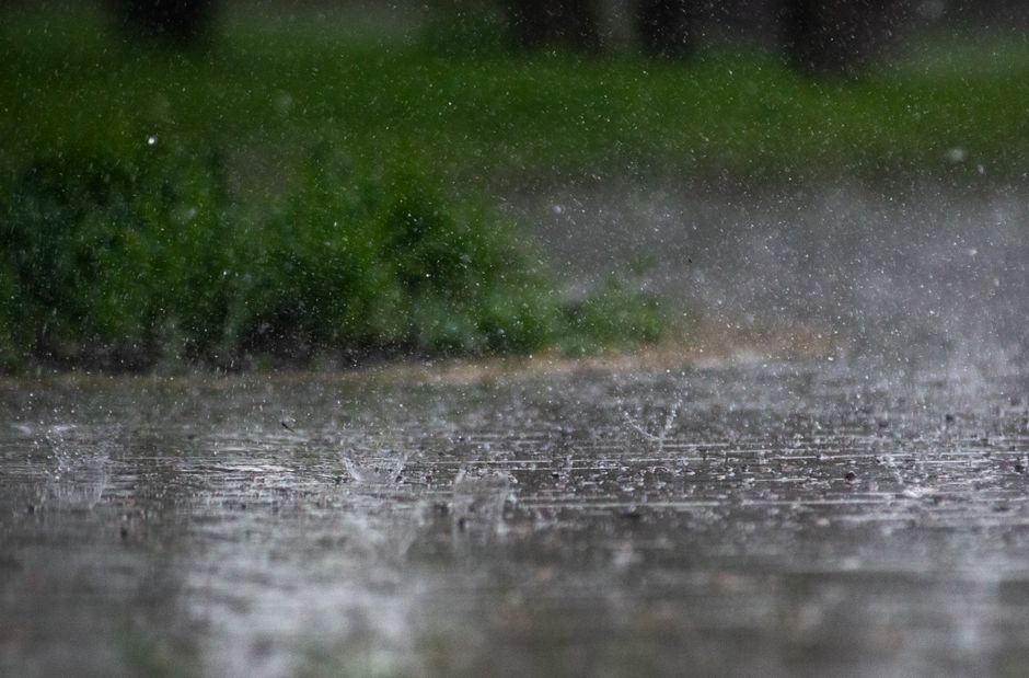 Sonhar com chuva forte ou temporal