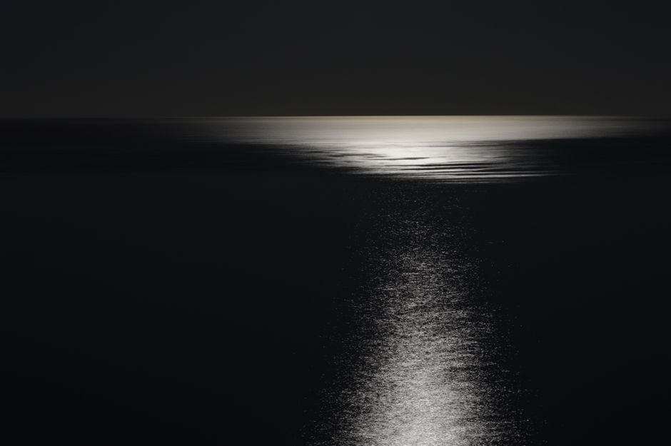 Sonhar com luar refletido no mar