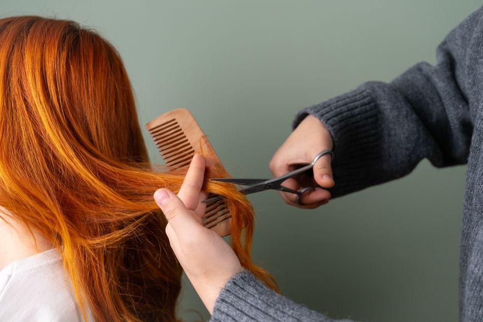 Sonhar que corta o cabelo de outra pessoa