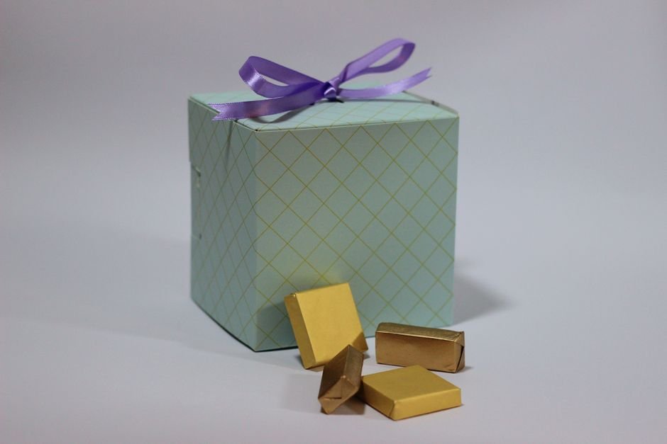 Sonhar que presenteia alguém com chocolate