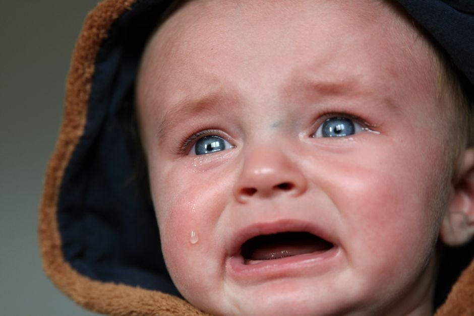 Sonhar com bebê chorando muito alto, de dar desespero