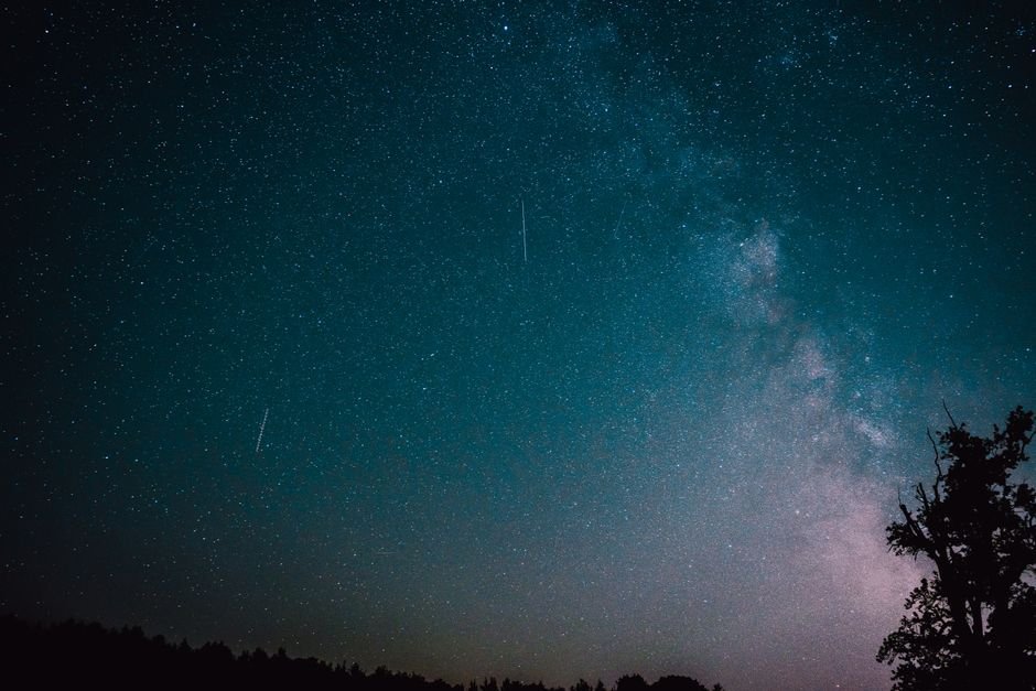 Sonhar com estrela cadente que vira uma bola de fogo