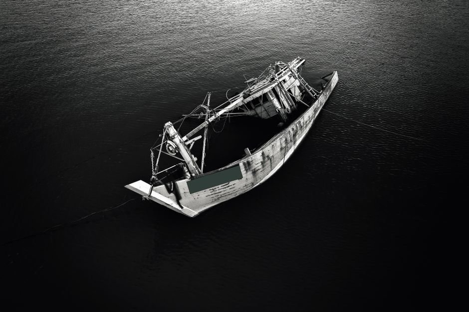 Sonhar com naufrágio em mar calmo