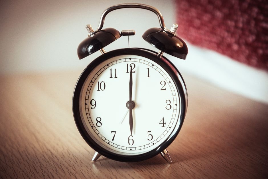 Sonhar com relógio marcando 7 horas