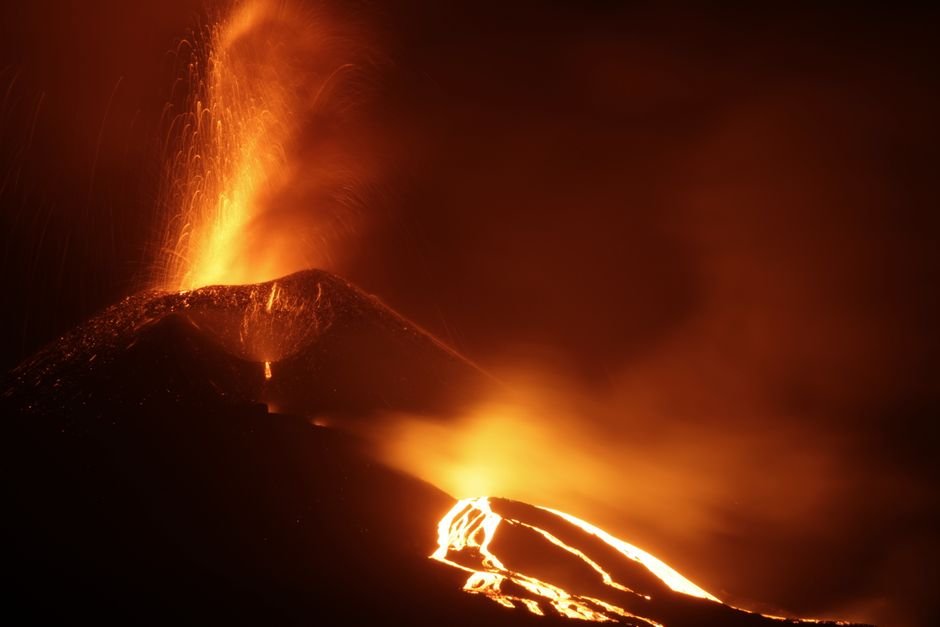 Sonhar com vulcão em erupção