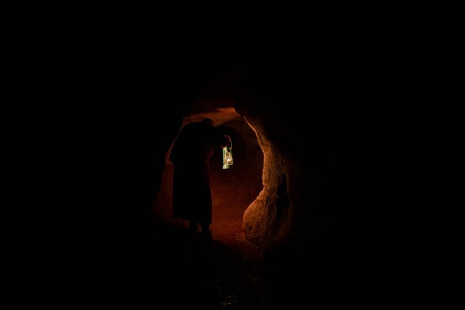 Sonhar perdida dentro de uma caverna