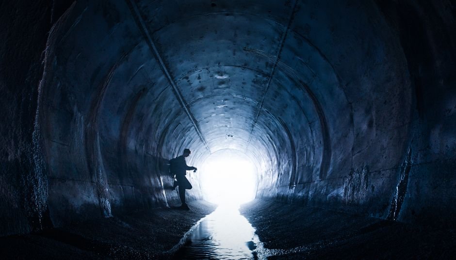 Sonhar saindo de uma caverna para a luz