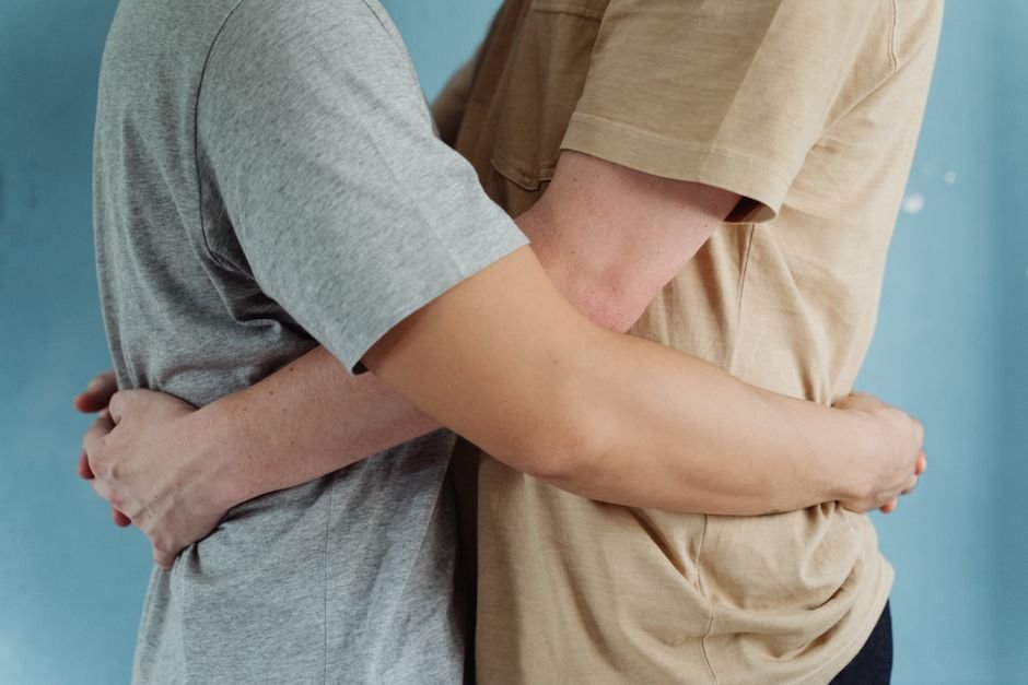O que significa sonhar com abraço?