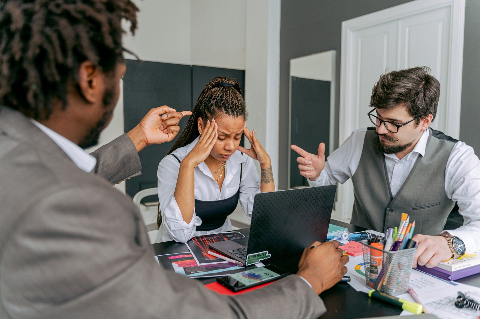 Sonhar com colega de trabalho: o que isso pode realmente significar?