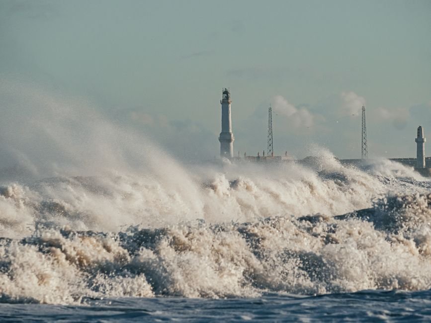 Sonhar com farol em uma tempestade