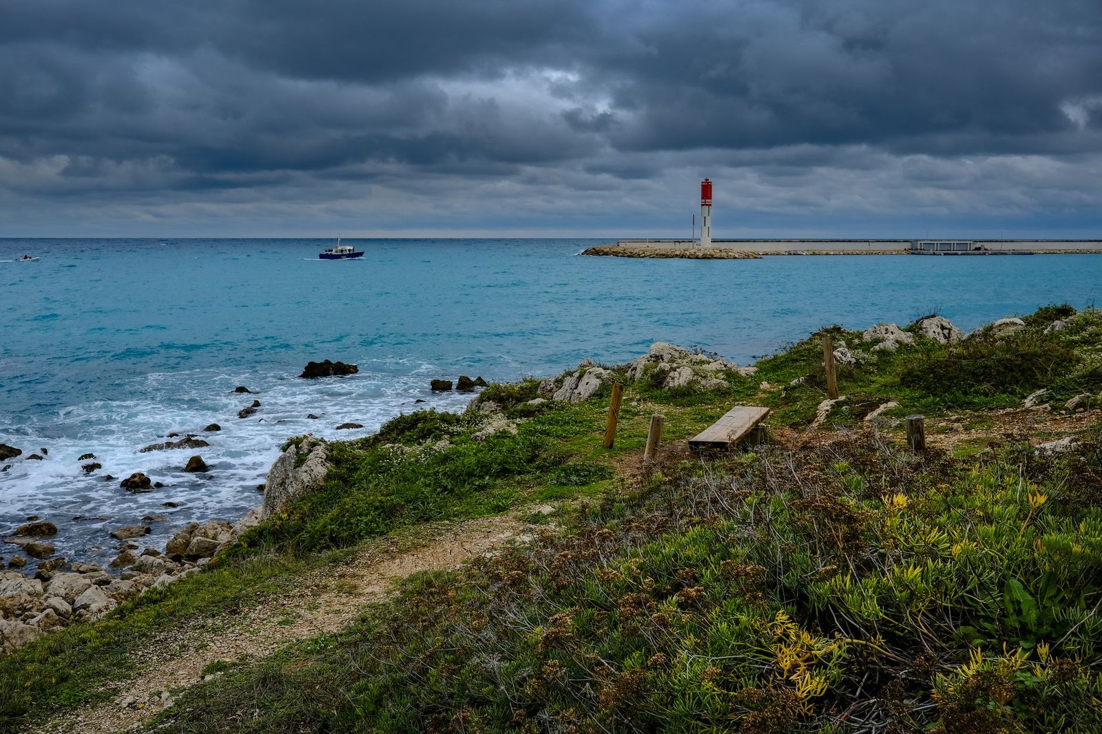 Sonhar com Farol: o que significa essa luz guiando no escuro?