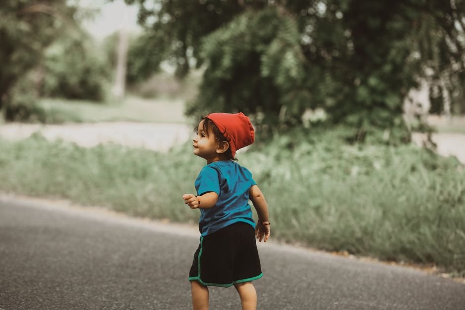 Sonhar com filho pequeno desaparecendo de vista no parque