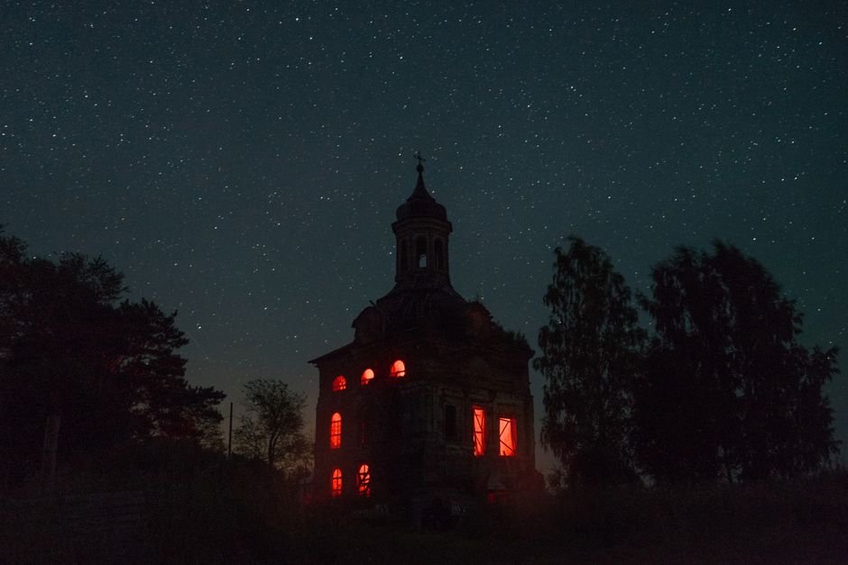 Sonhar com luzes estranhas no céu (sem ver a nave)