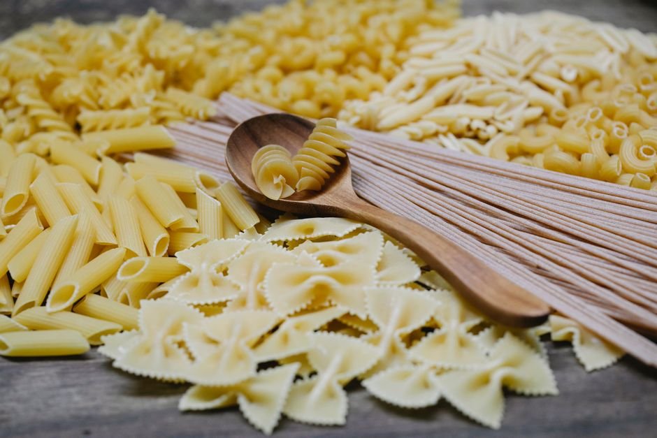 Sonhar com macarrão cru