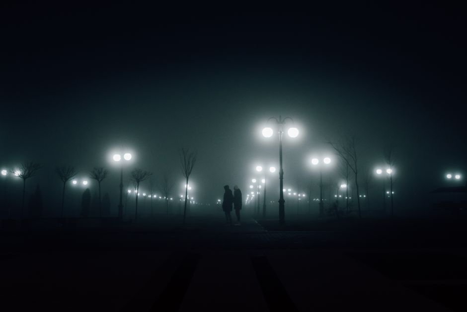Sonhar com nevoeiro à noite