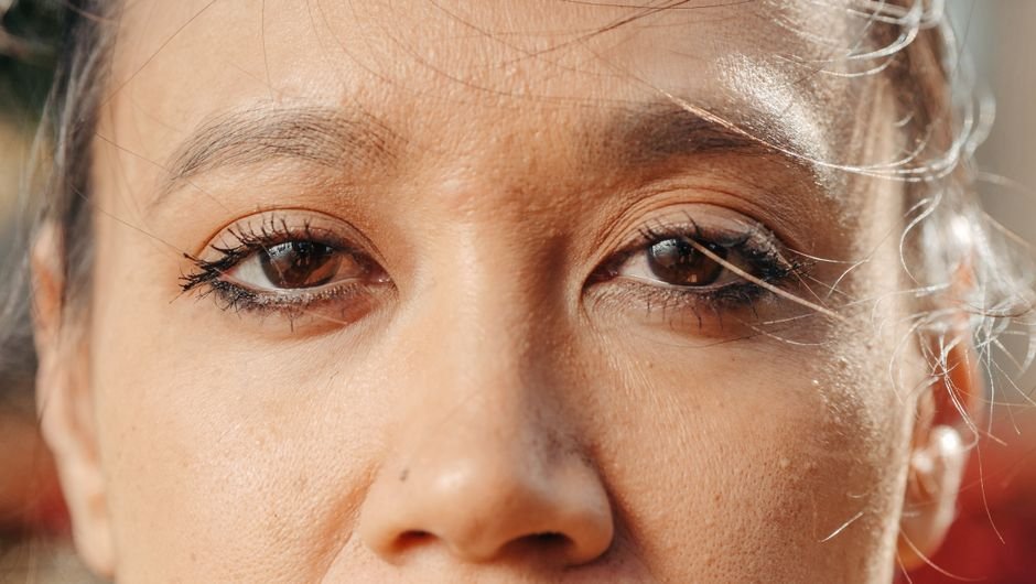 Sonhar com os olhos castanhos de alguém