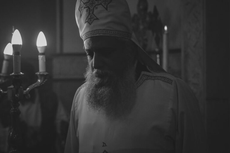 Sonhar com Padre: o que essa figura espiritual revela sobre sua vida?