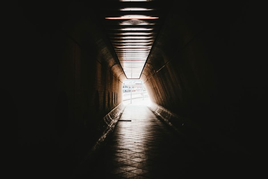 As variações mais comuns de sonhar com túnel
