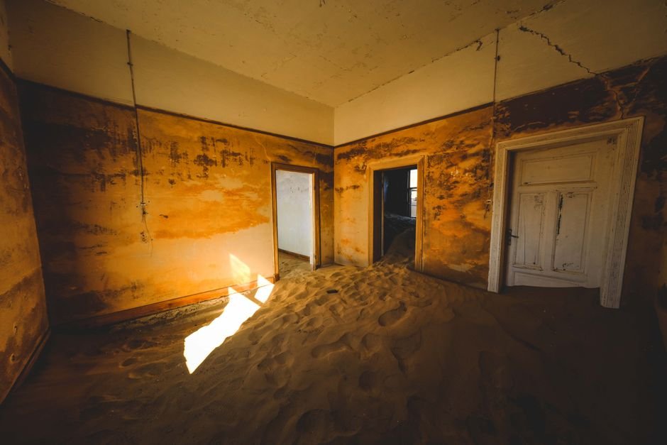 Sonhar com uma parede ou quarto pintado de amarelo