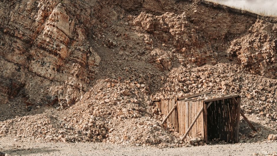 Sonhar que o túnel desaba ou racha enquanto você passa